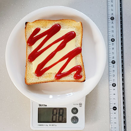 食パン6枚切り1枚分のチーズケチャップトースト