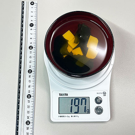 汁椀（大）1杯分の豆腐とわかめのお吸い物