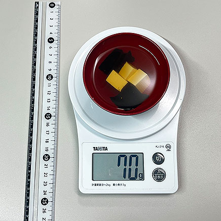 汁椀（小）1杯分の豆腐とわかめのお吸い物