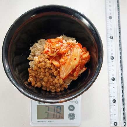 丼1杯分のオートミールの納豆キムチ丼