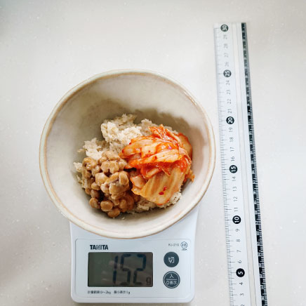 小丼1杯分のオートミールの納豆キムチ丼