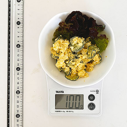 サラダボウル1杯分の卵ときゅうりのサラダ