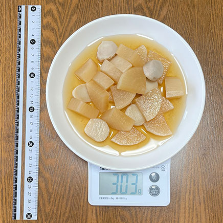 大皿1皿分の里芋と大根の煮物