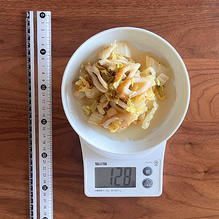 中皿1皿分の白菜とちくわの煮物