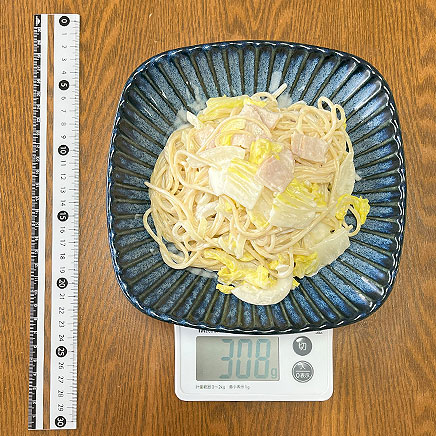 中皿(大)1皿分の白菜とベーコンのクリームパスタ