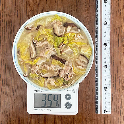 中鉢1杯分の白菜と豚肉のうま煮