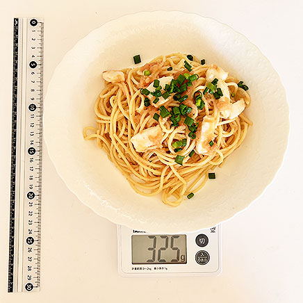 大皿1皿分の明太子とイカのパスタ