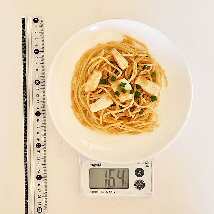 中皿1皿分の明太子とイカのパスタ