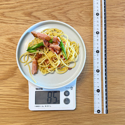 中皿(小)1皿分のアスパラとベーコンのペペロンチーノパスタ