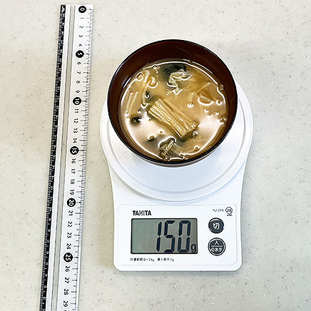 汁椀(中)1杯分のえのきとわかめの味噌汁