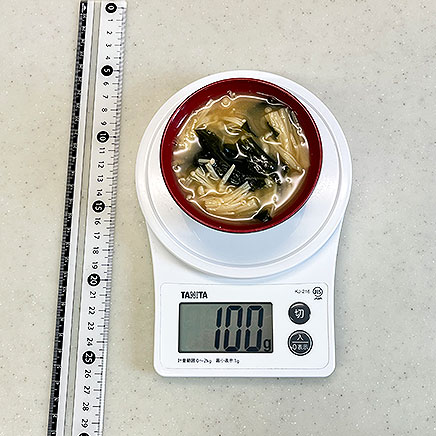 汁椀(小)1杯分のえのきとわかめの味噌汁