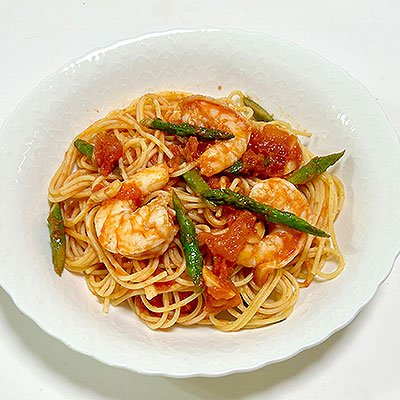 エビとアスパラのトマトパスタ