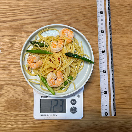 中皿(小)1皿分のエビとアスパラのペペロンチーノパスタ