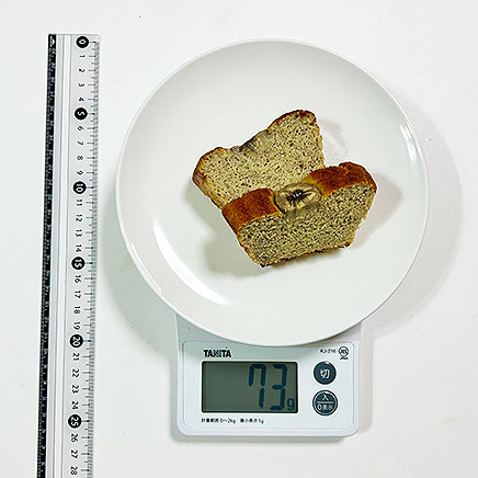 18cm型8等分2切れ分のおからパウダーのバナナケーキ