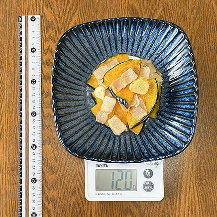 中皿（大）1皿分のかぼちゃとベーコンのにんにく炒め