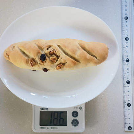 1本分のくるみレーズンフランスパン
