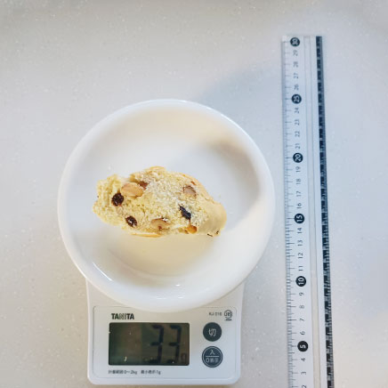 1/6カット分のくるみレーズンフランスパン