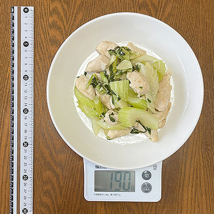 大皿1皿分のささみとセロリの炒め物