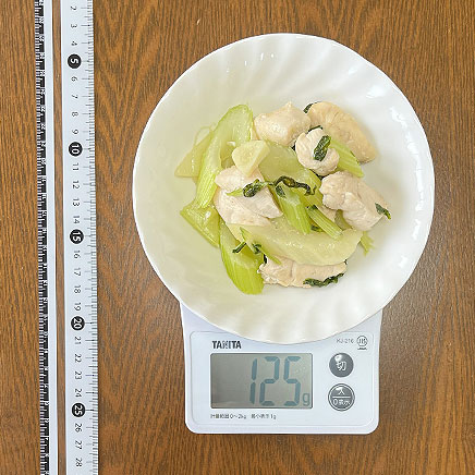 中皿1皿分のささみとセロリの炒め物
