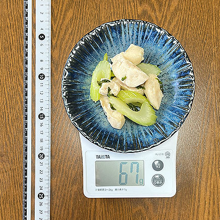 小皿1皿分のささみとセロリの炒め物