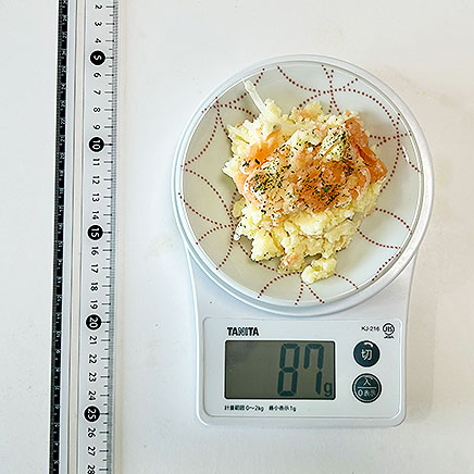 小皿1皿分のスモークサーモンのポテトサラダ