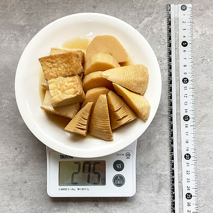 中皿1皿分のたけのこと厚揚げの煮物
