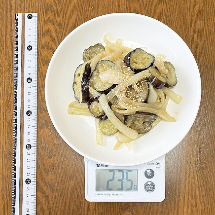 大皿1皿分のなすと玉ねぎの味噌炒め