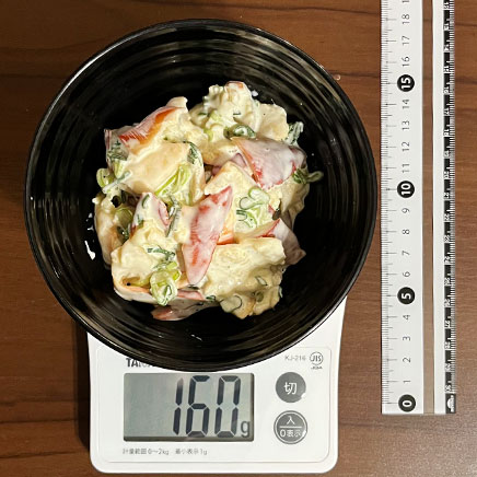 中鉢1杯分のホッキ貝サラダ