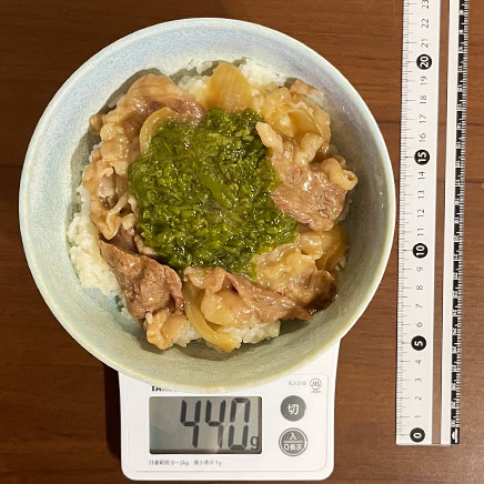 丼1杯分のめかぶ牛丼