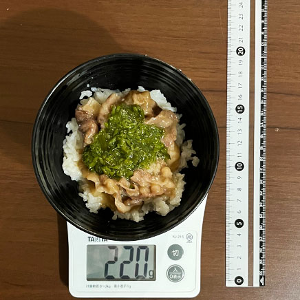 小丼1杯分のめかぶ牛丼