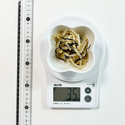 小鉢1杯分のもやしと塩昆布の和え物