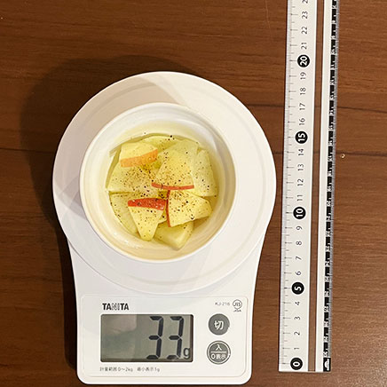 豆鉢1杯分のりんごサラダ