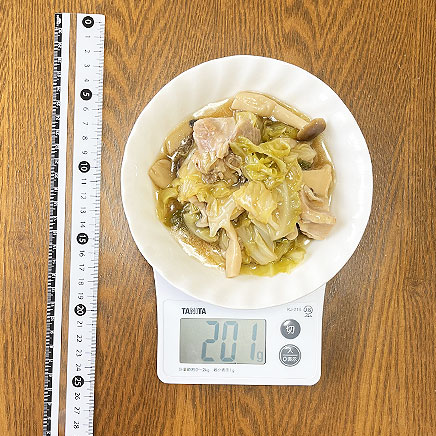 中皿(小)1皿分の鶏肉とキャベツの煮物