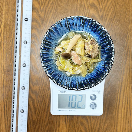 小皿1皿分の鶏肉とキャベツの煮物