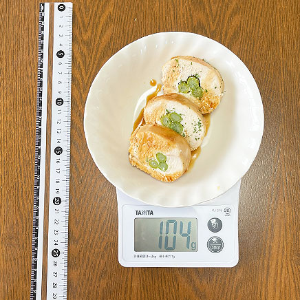 中皿1皿分の鶏肉のアスパラ巻き