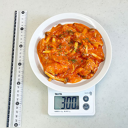 中皿1皿分の鶏肉のトマトクリーム煮