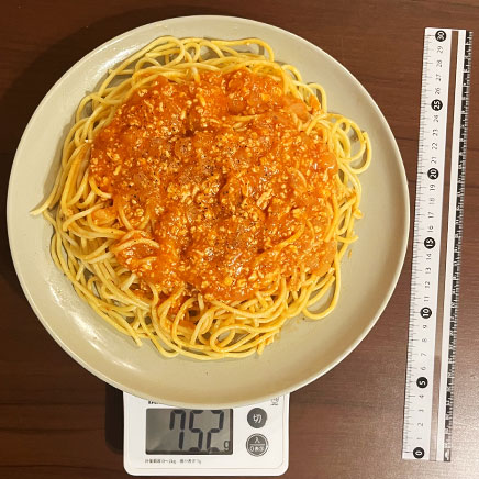 深皿(大)1皿分の鶏肉のミートソースパスタ