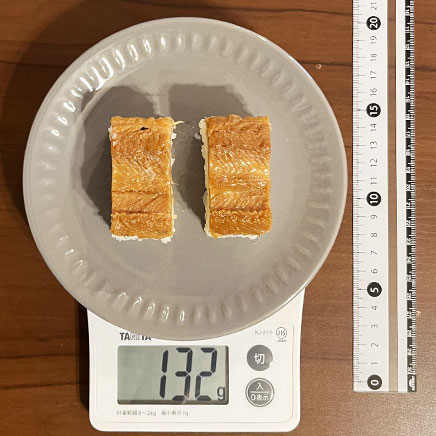 2切れ分の穴子の押し寿司