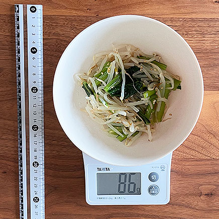 中皿1皿分の小松菜ともやしのナムル