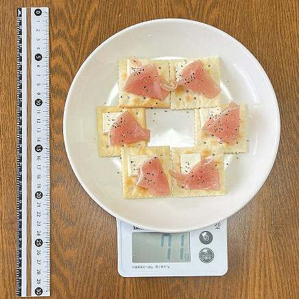 クラッカー6枚分の生ハムチーズクラッカー