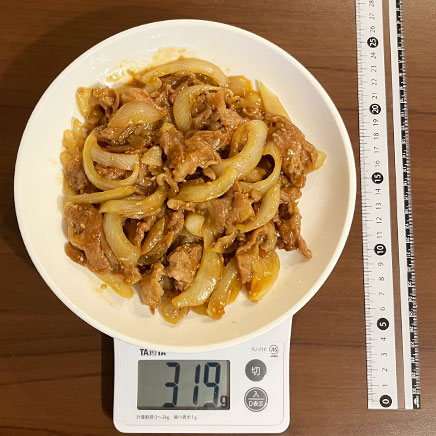 深皿(中)1皿分の豚肉と玉ねぎの焼肉のたれ炒め