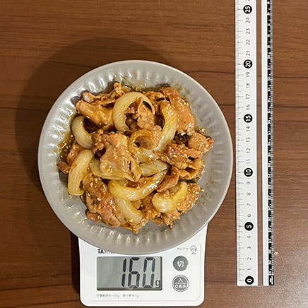 小皿1皿分の豚肉と玉ねぎの焼肉のたれ炒め