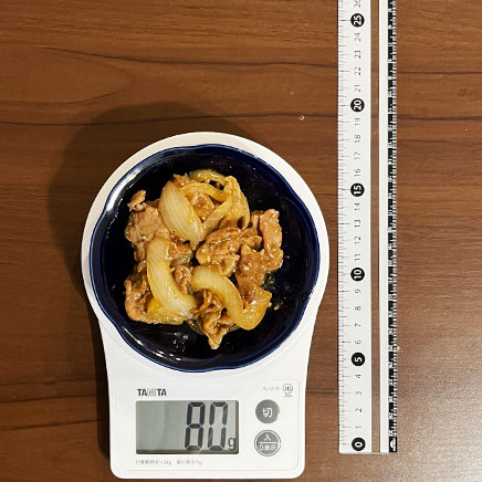 小鉢1杯分の豚肉と玉ねぎの焼肉のたれ炒め