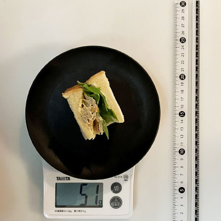 食パン1/2枚分のごぼうサラダのサンドイッチ