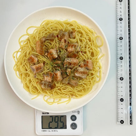 深皿(大)1皿分のサーモンのペペロンチーノ