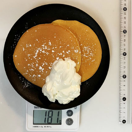 2枚分のホイップクリームパンケーキ