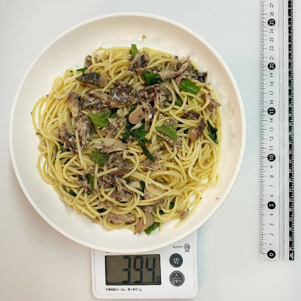 深皿(大)1皿分の鯖缶の和風パスタ