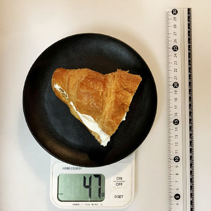 1/2個分の生クリームクロワッサン