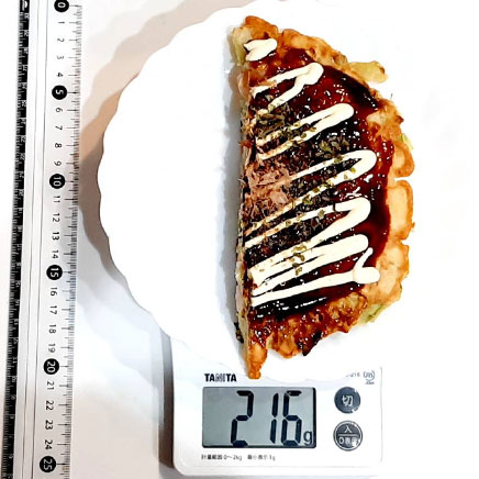 1/2枚分のえび入りお好み焼き