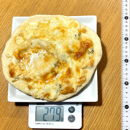 1枚分のゴルゴンゾーラとはちみつのピザ